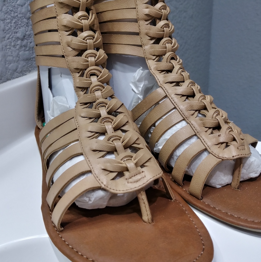 Steve madden light brown sandals